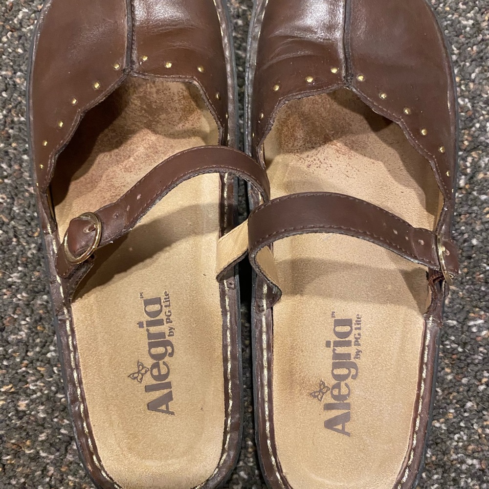 Alegria Brown Leather Mule